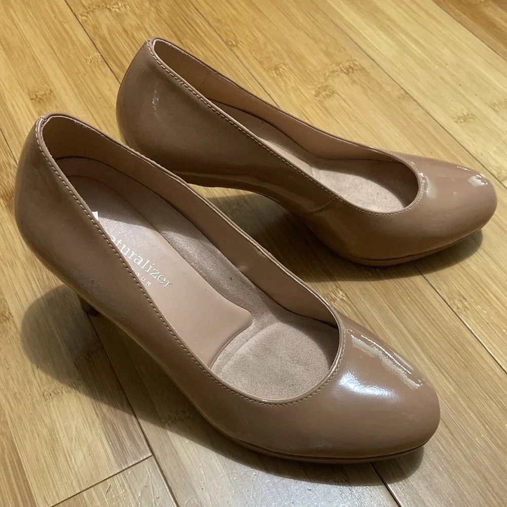Naturalizer Size 6W Nude Shiny Platform Pumps - Picture 3 of 8